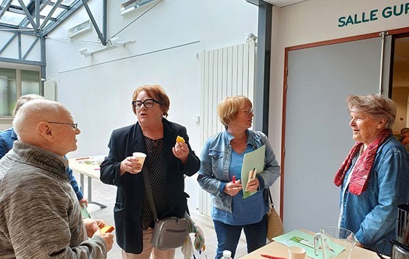 Un moment de convivialité avant de commencer l'assemblée générale de la CNL 35